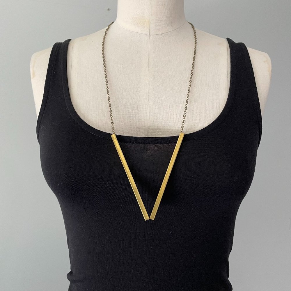 Beljoy Riley square tube V style necklace